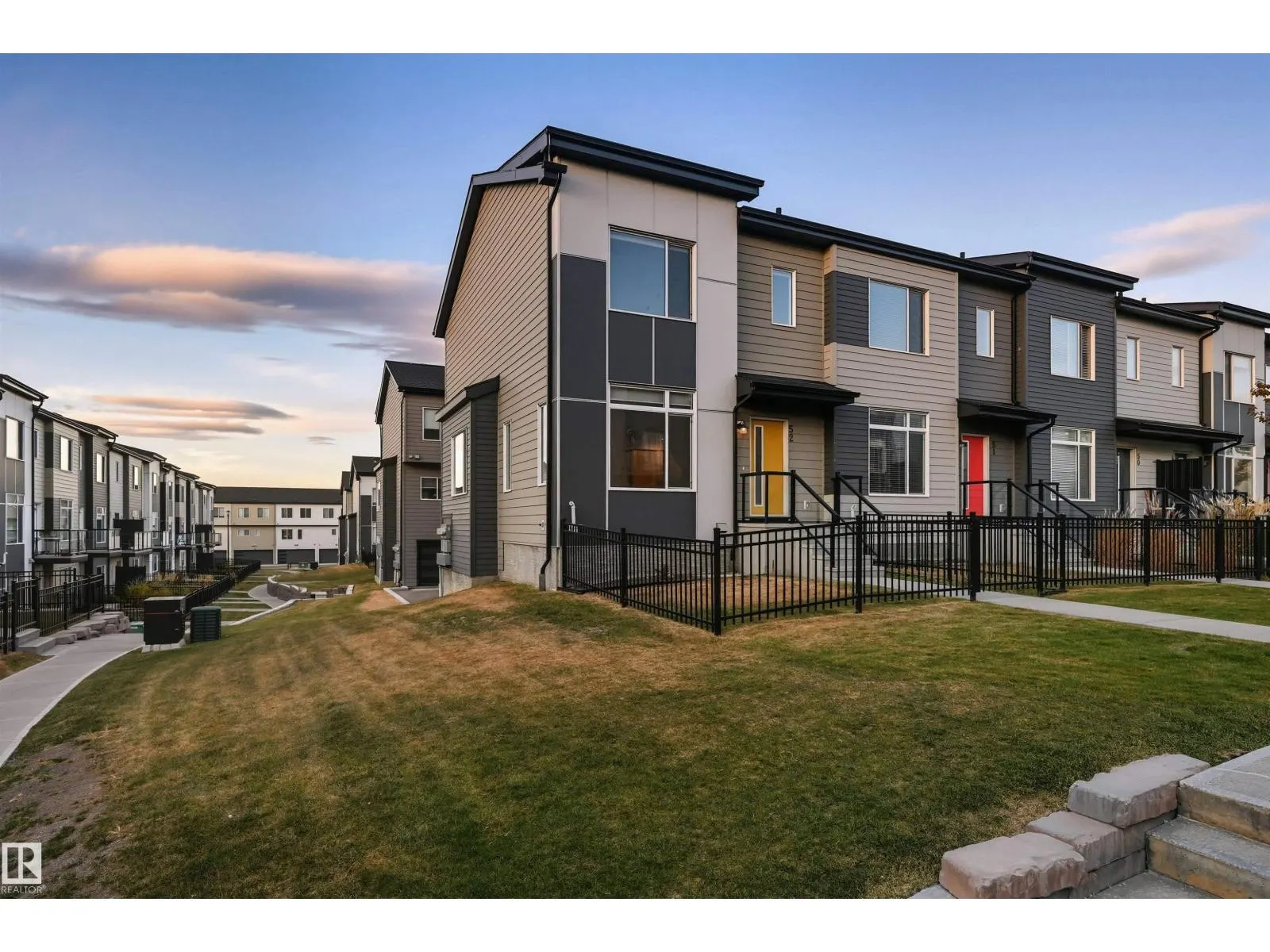 #52 804 WELSH DR SW
