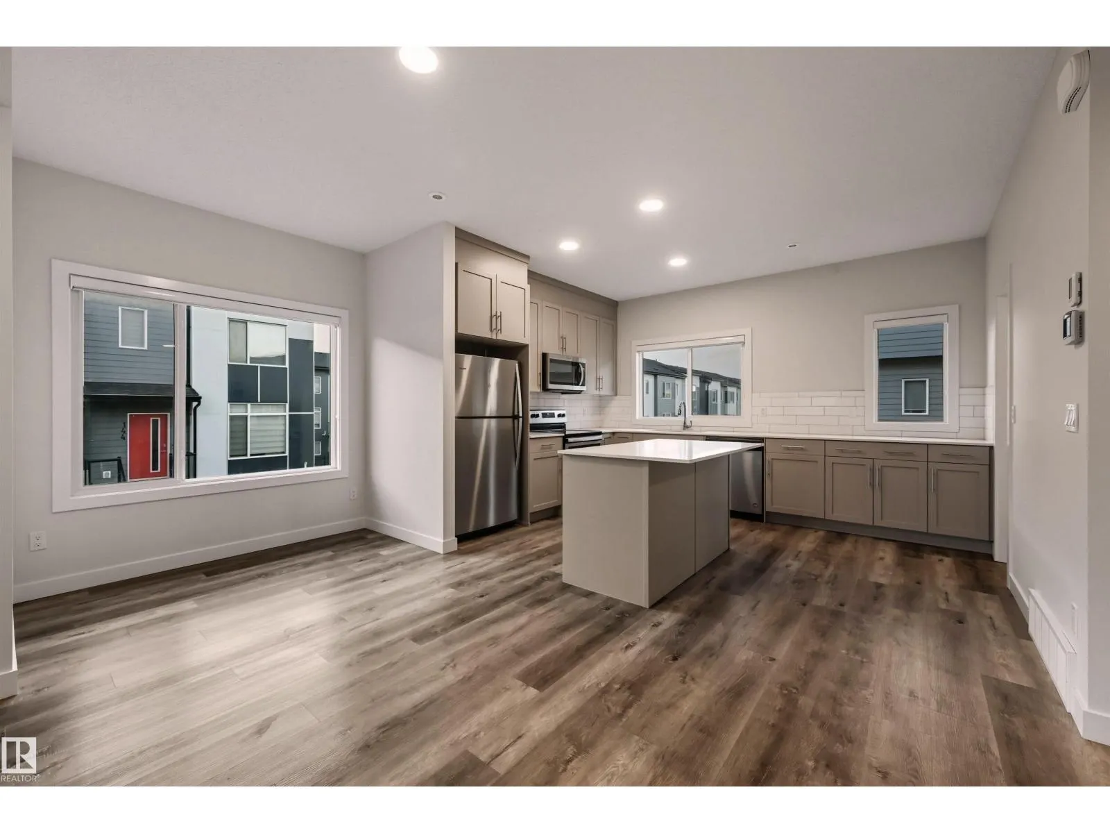 #52 804 WELSH DR SW