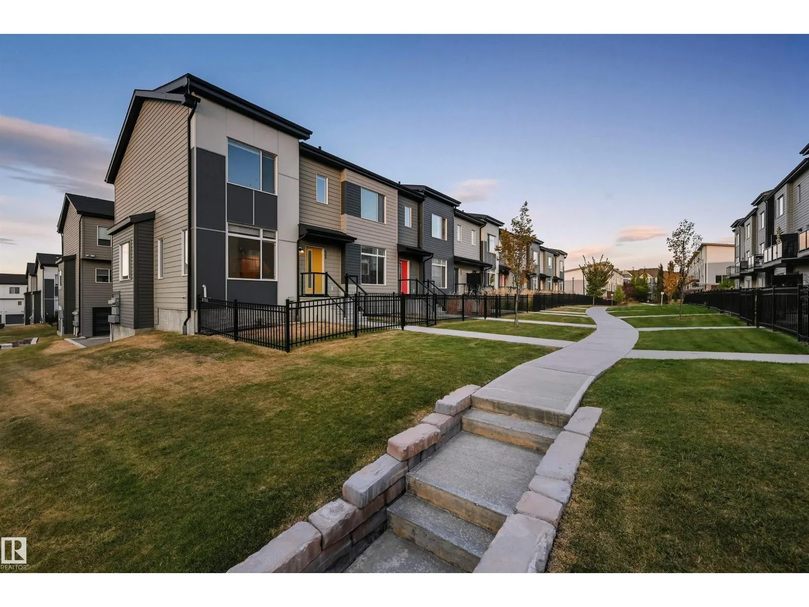 #52 804 WELSH DR SW