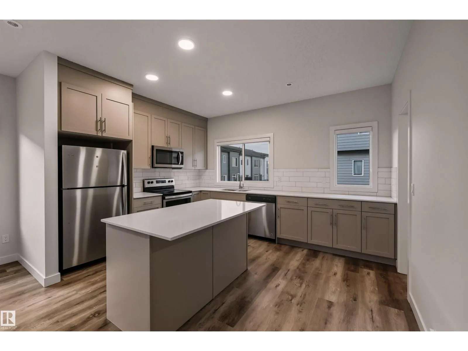 #52 804 WELSH DR SW