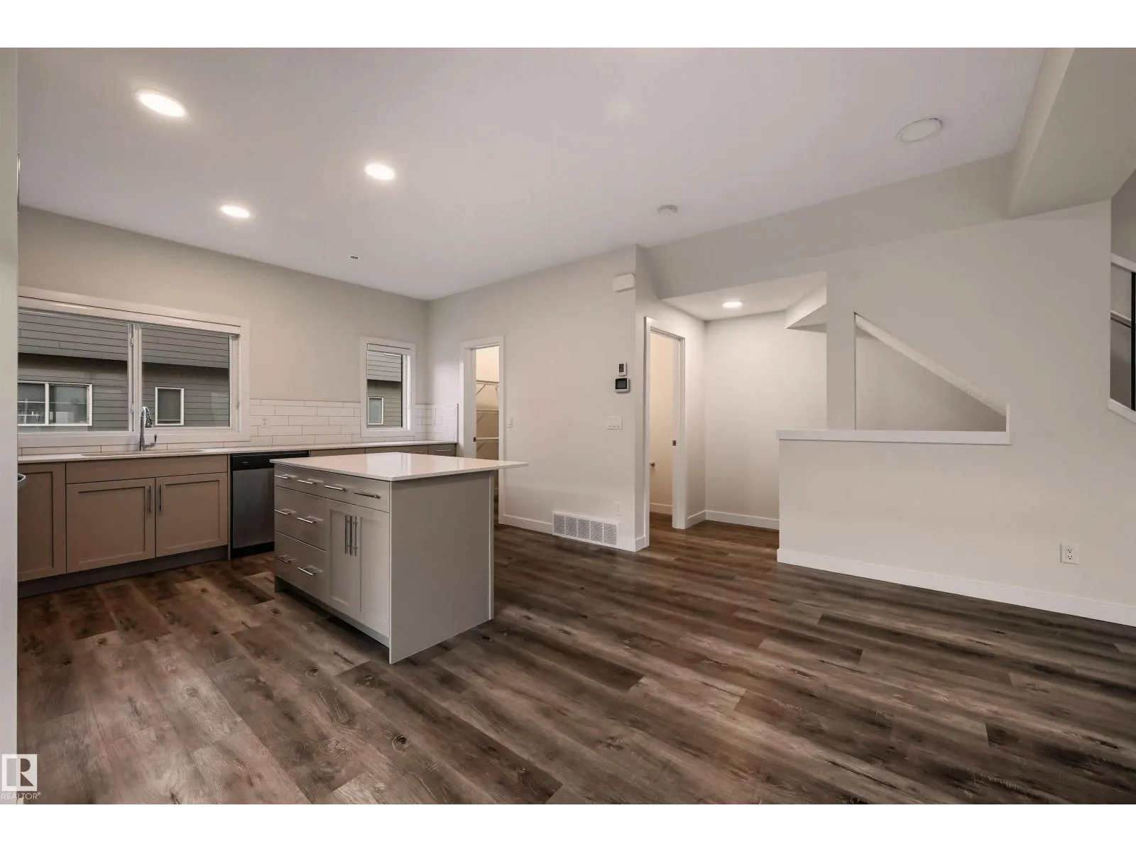 #52 804 WELSH DR SW