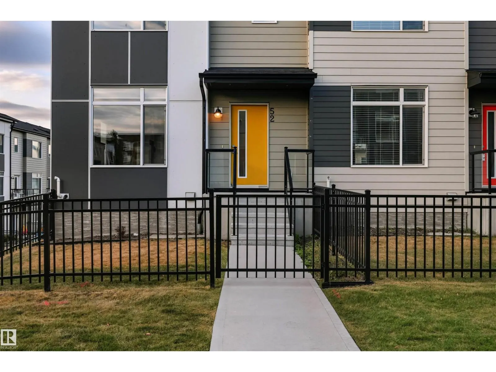 #52 804 WELSH DR SW