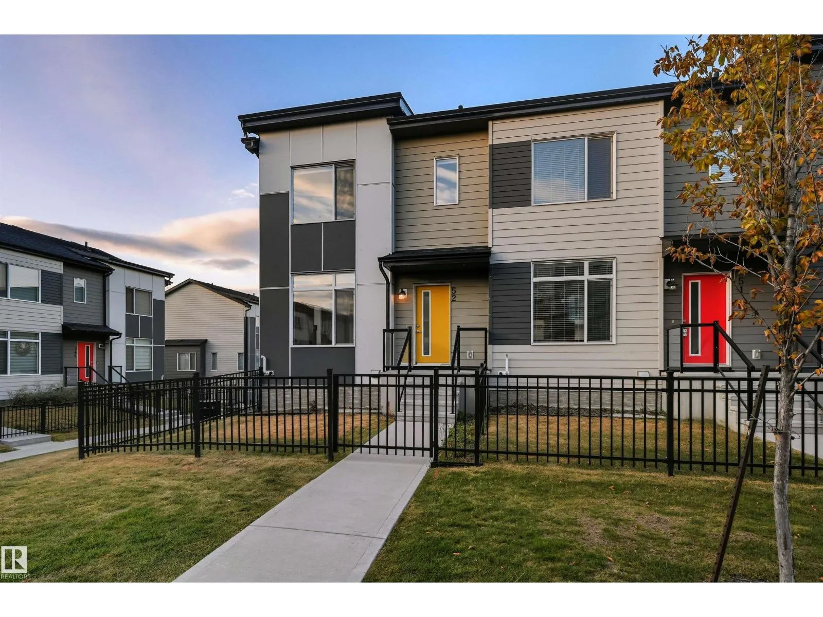 #52 804 WELSH DR SW