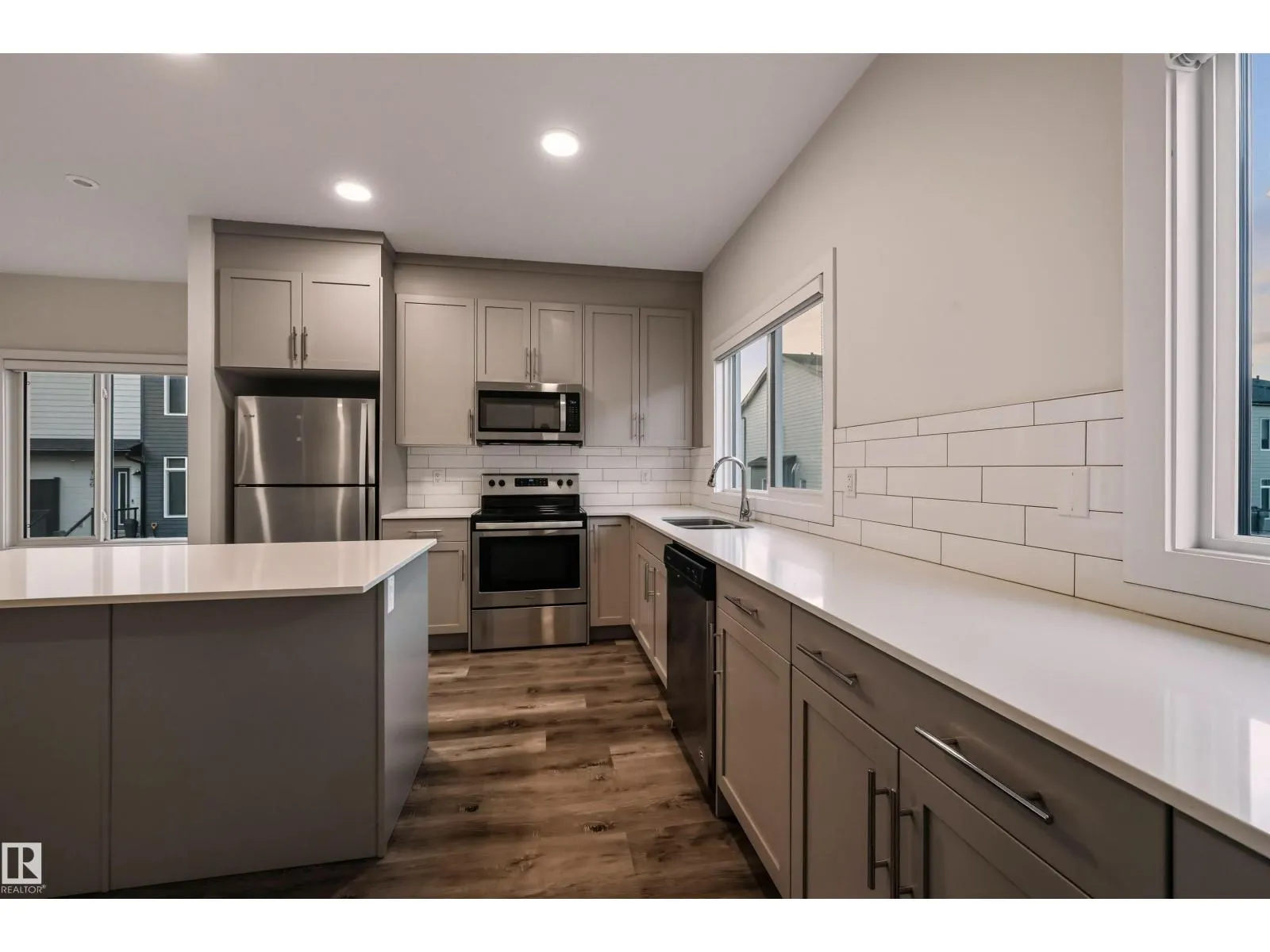 #52 804 WELSH DR SW