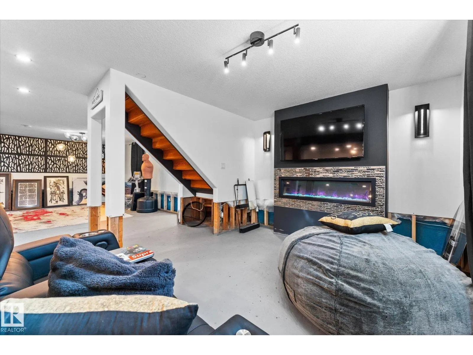 11124 110a AV NW