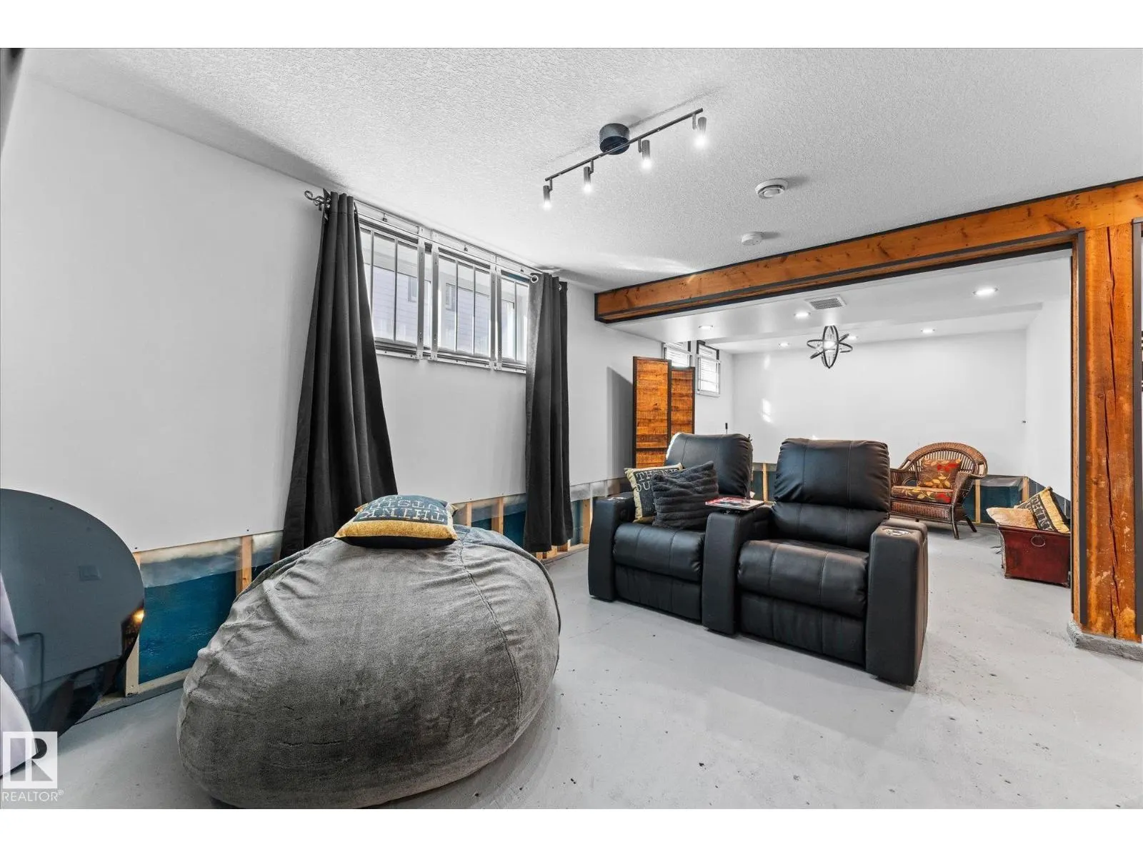 11124 110a AV NW