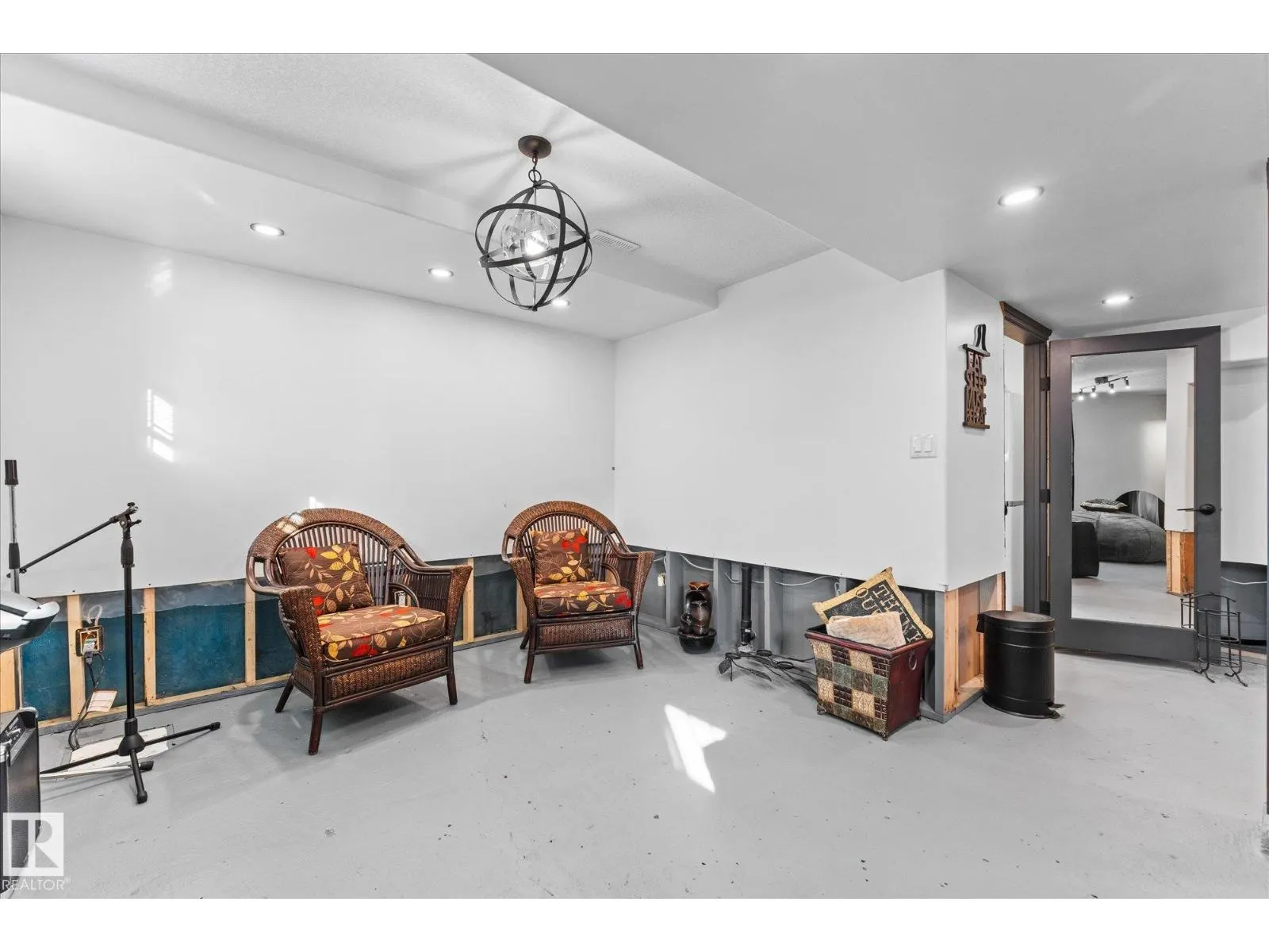 11124 110a AV NW