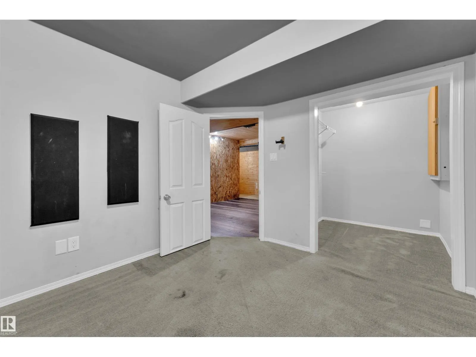 3323 26 AV NW