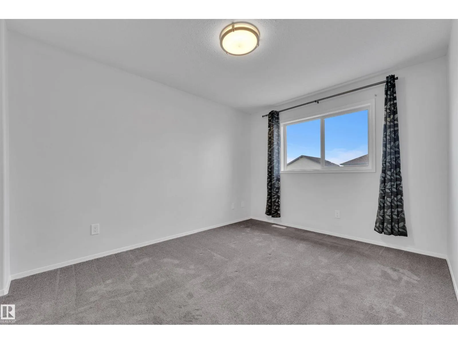 3323 26 AV NW