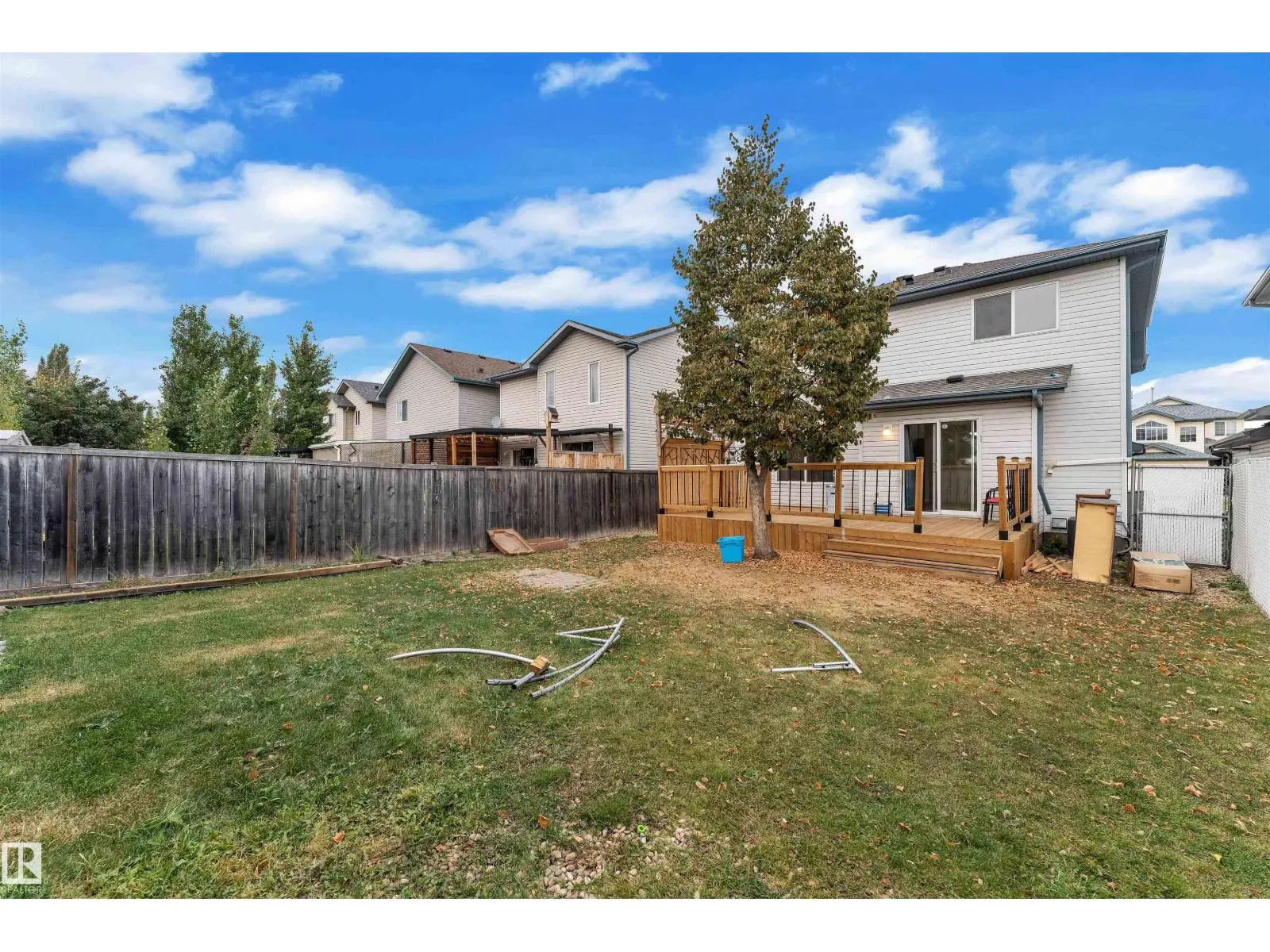 3323 26 AV NW