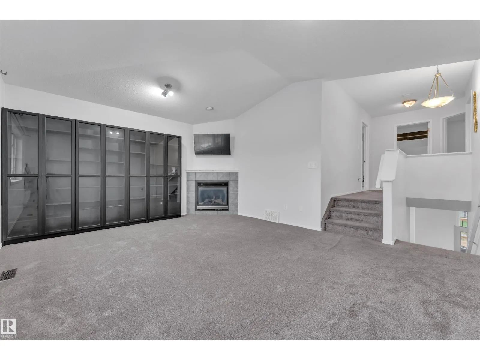 3323 26 AV NW