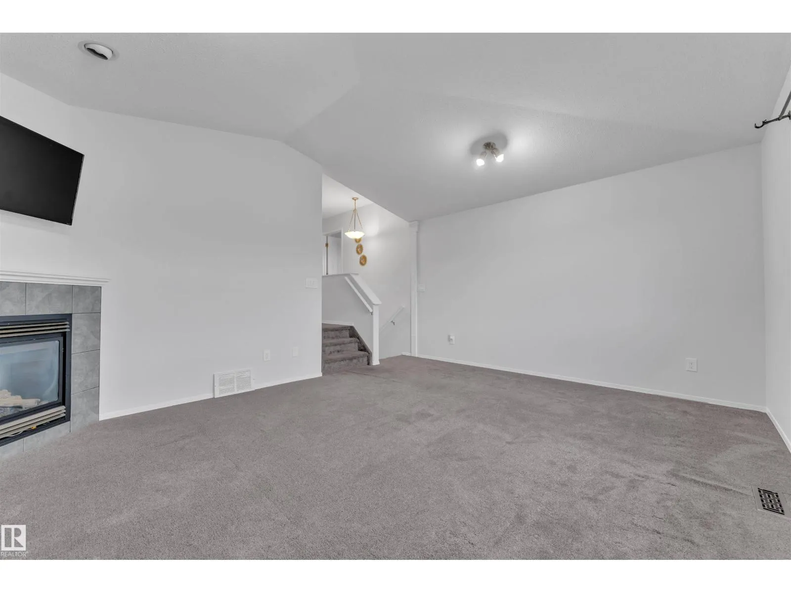 3323 26 AV NW