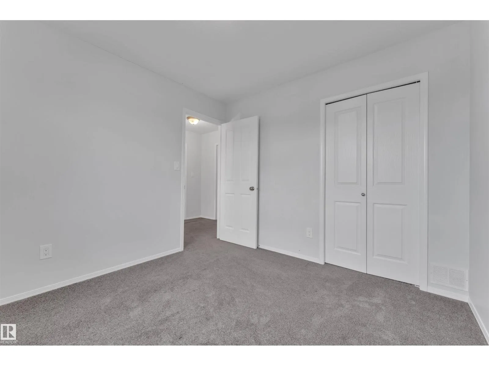 3323 26 AV NW