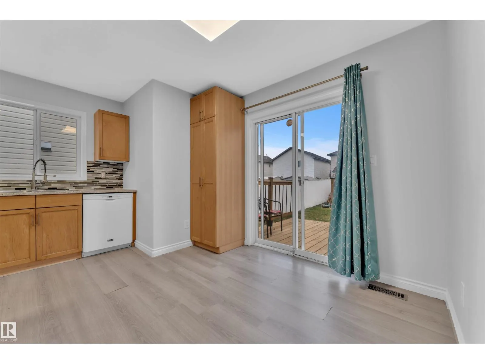 3323 26 AV NW