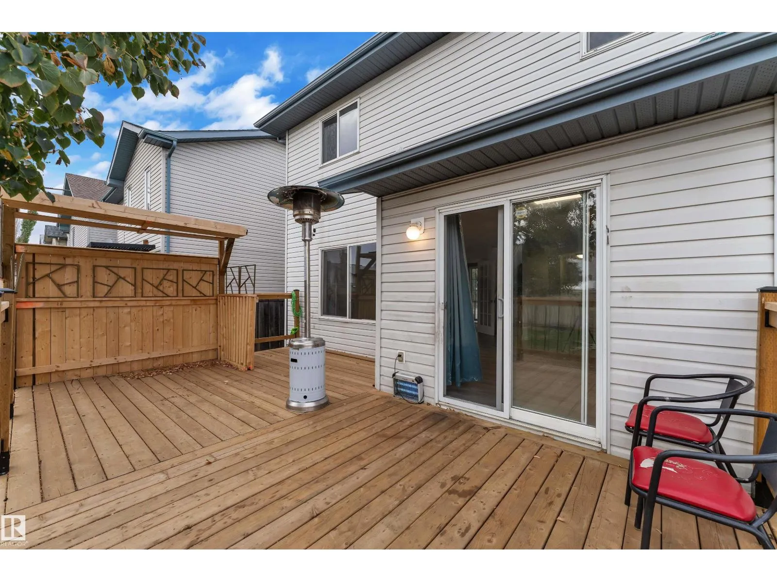 3323 26 AV NW