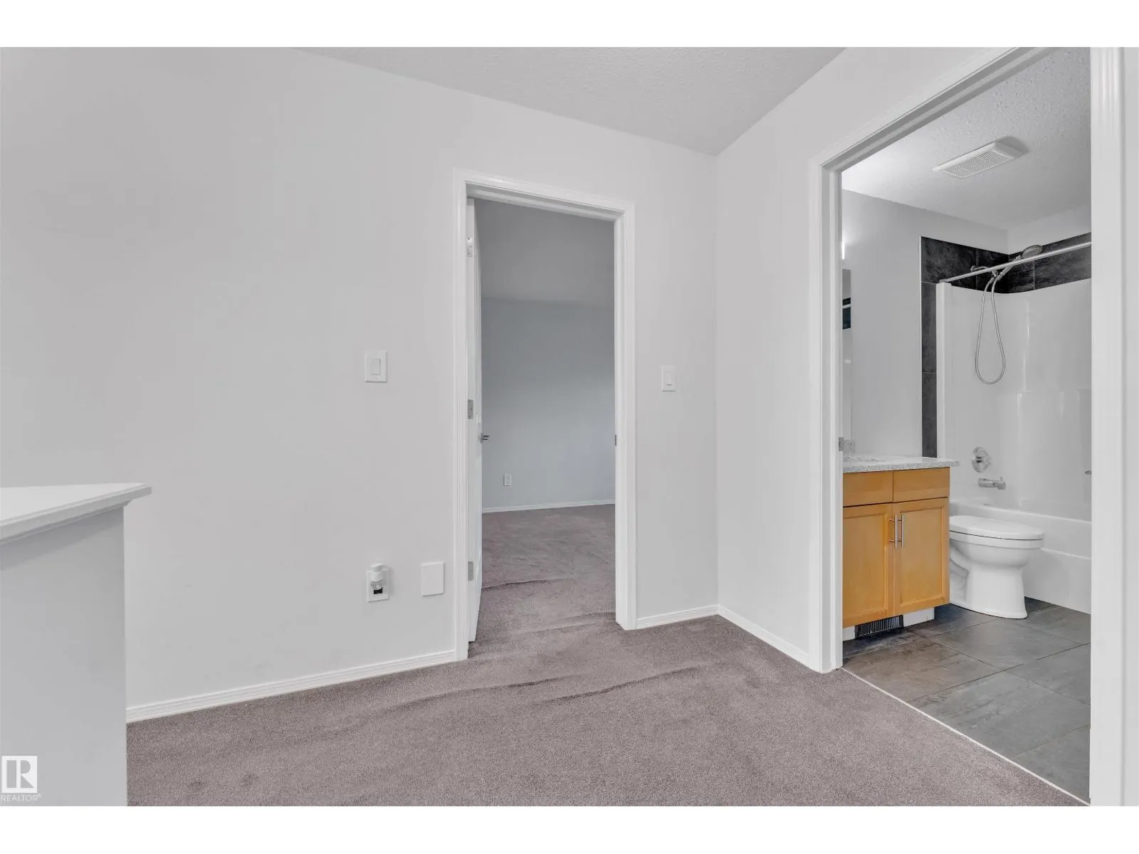 3323 26 AV NW