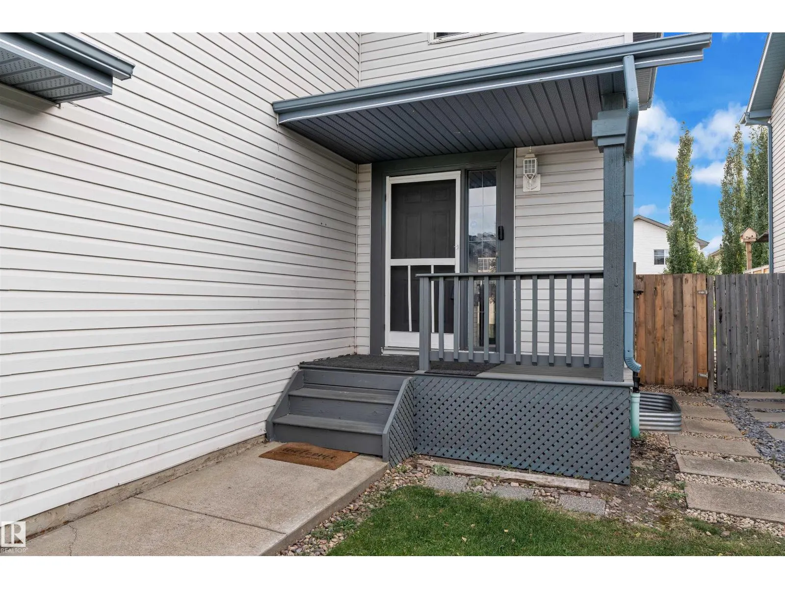 3323 26 AV NW