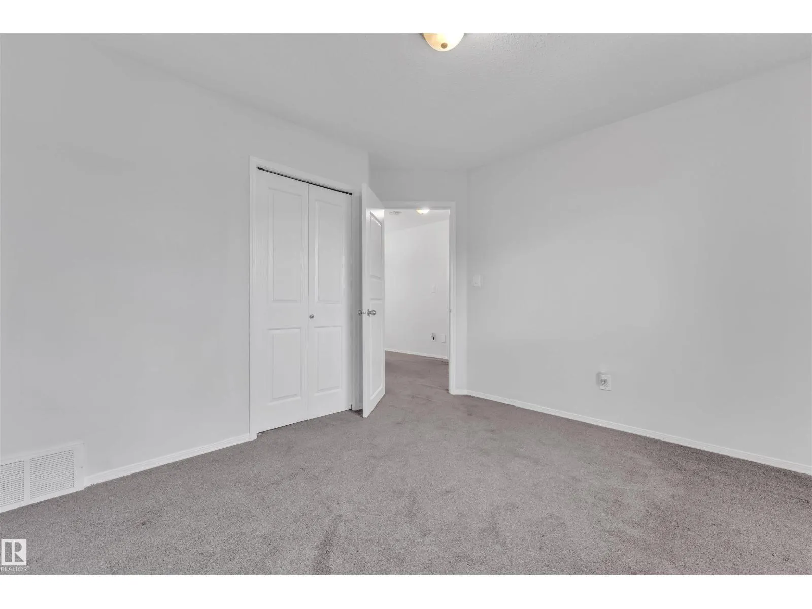 3323 26 AV NW