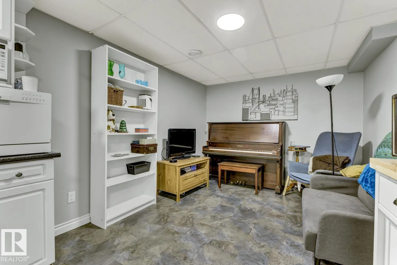 1015 PARKER DR