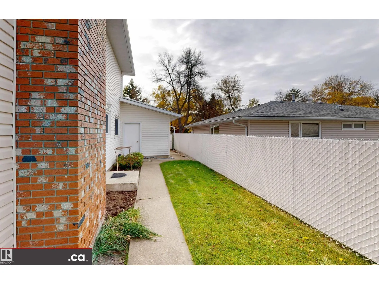 16 Gatewood AV