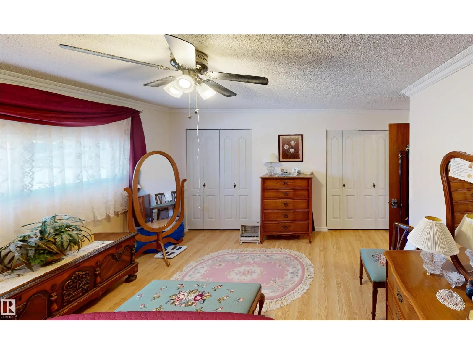 16 Gatewood AV