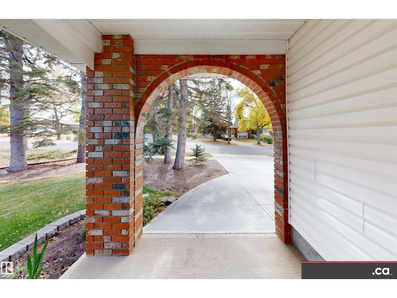 16 Gatewood AV