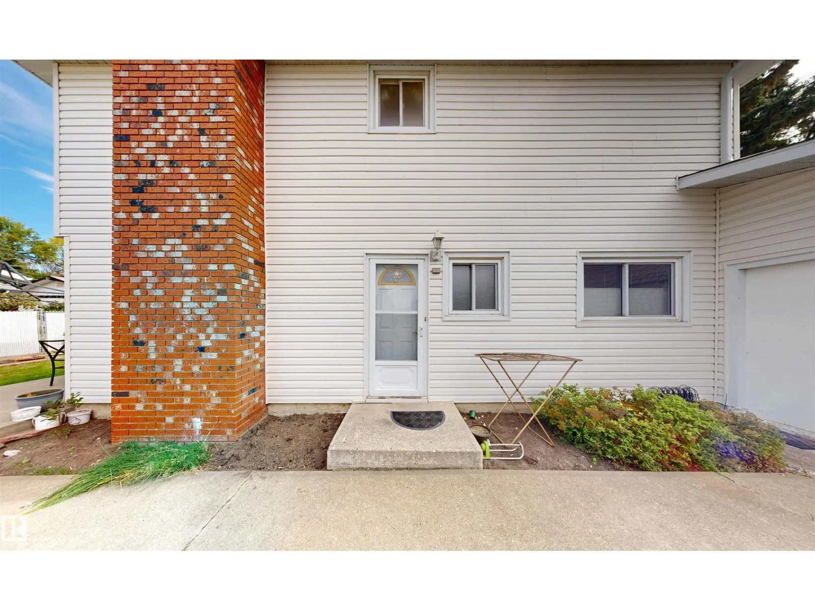 16 Gatewood AV