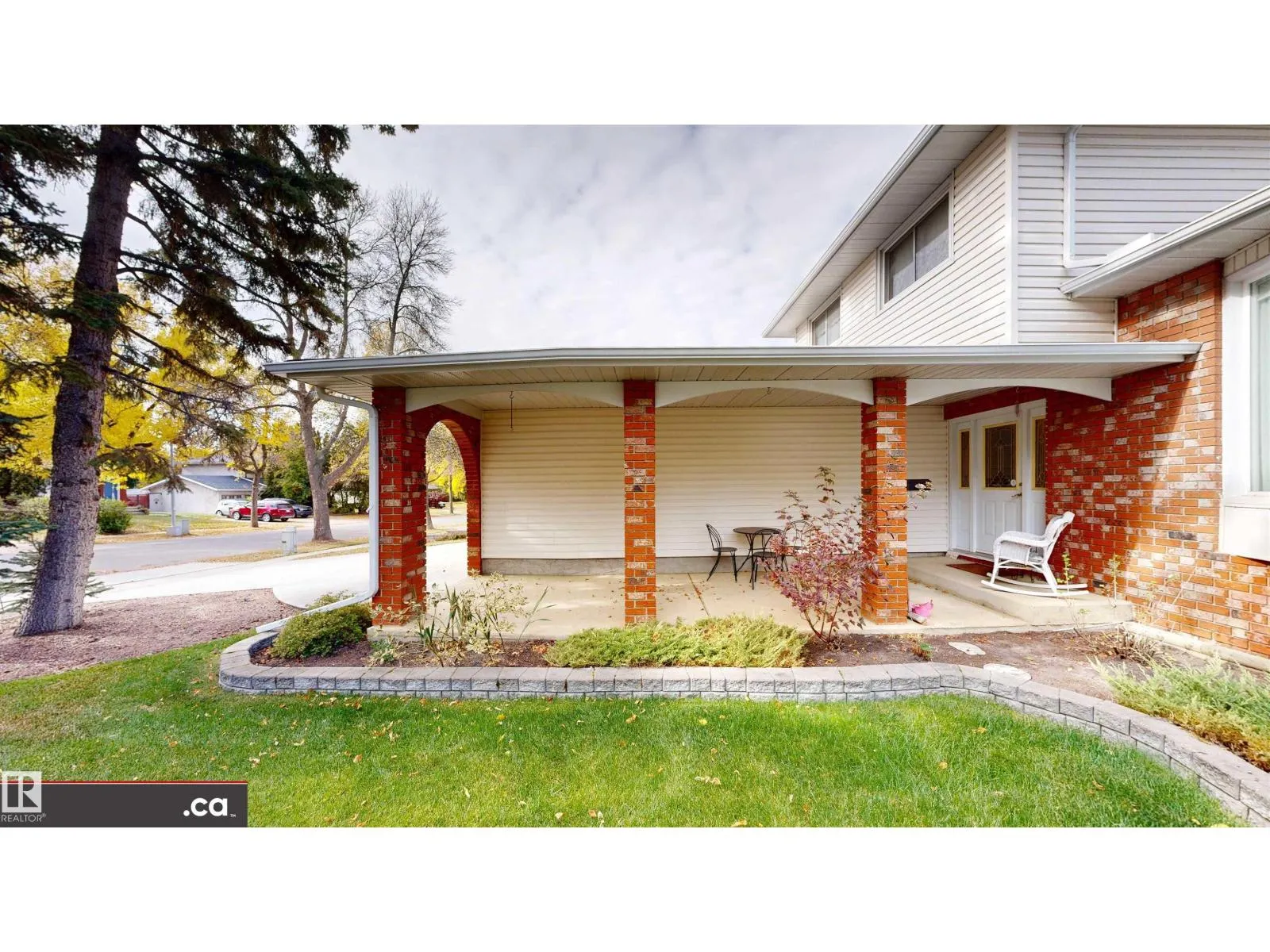 16 Gatewood AV