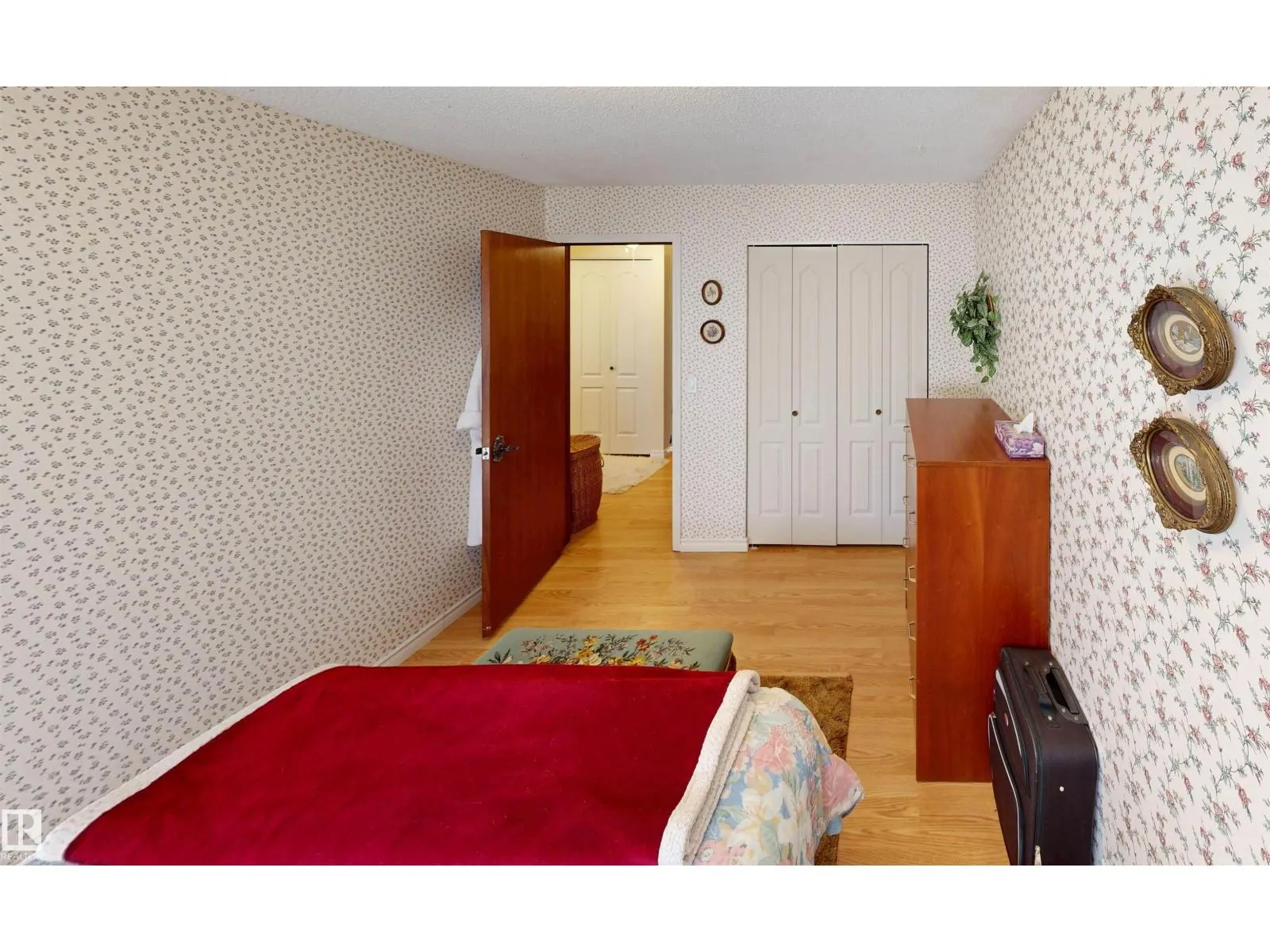 16 Gatewood AV