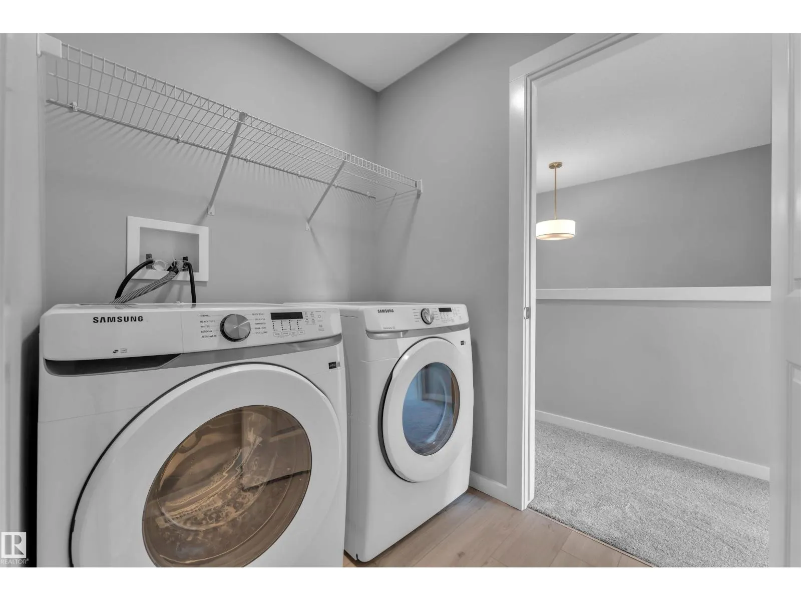 611 31 AV NW