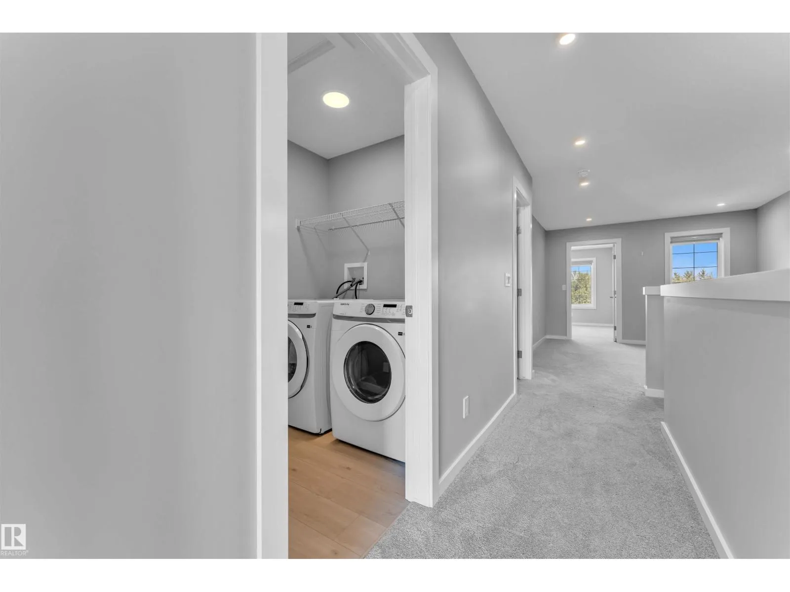 611 31 AV NW