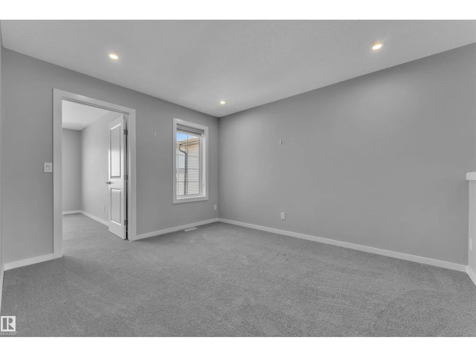 611 31 AV NW