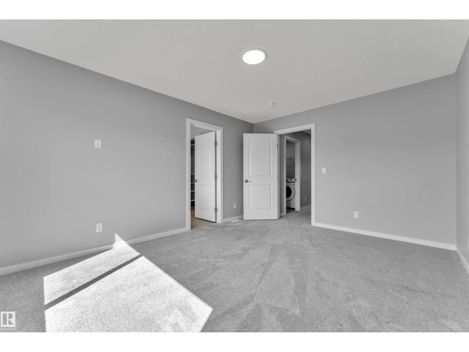 611 31 AV NW