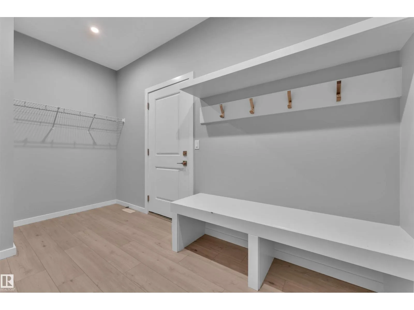 611 31 AV NW