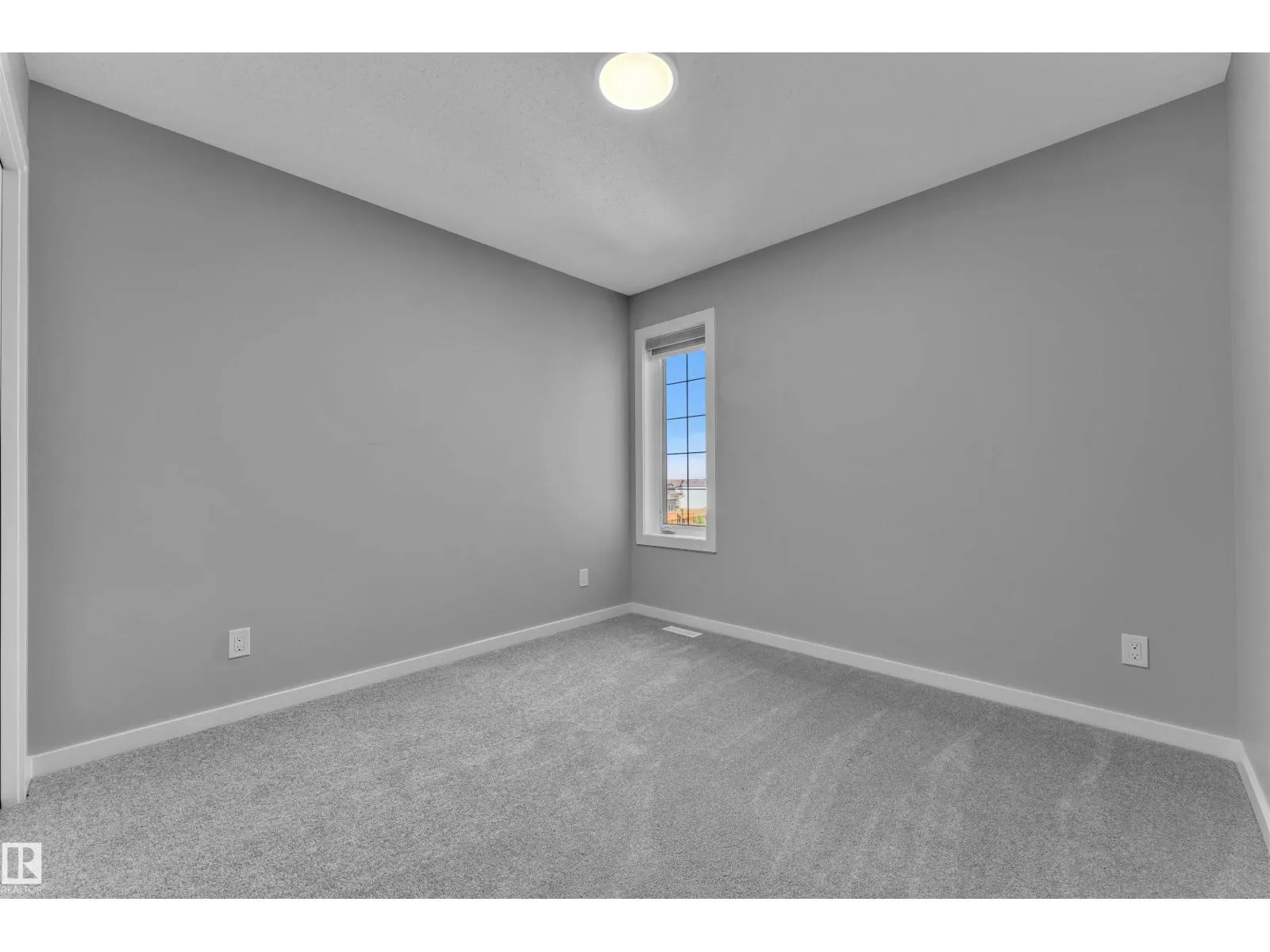 611 31 AV NW