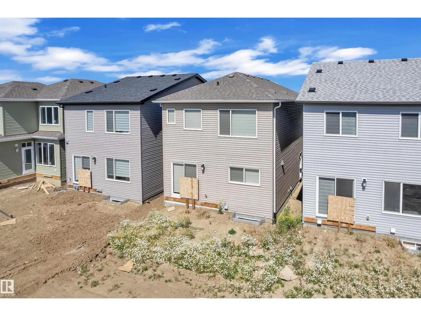611 31 AV NW