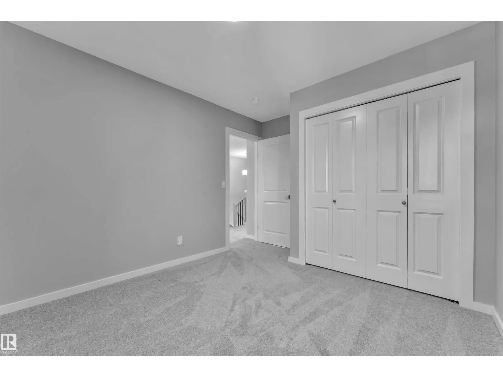 611 31 AV NW