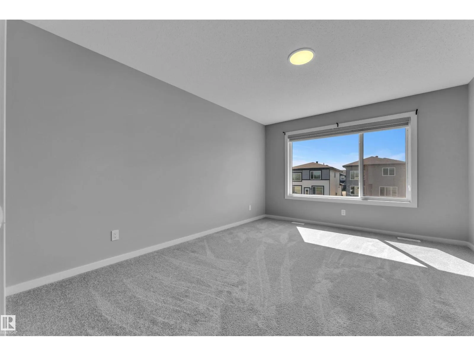 611 31 AV NW