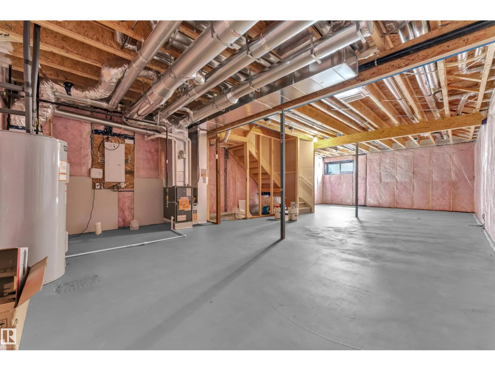 611 31 AV NW