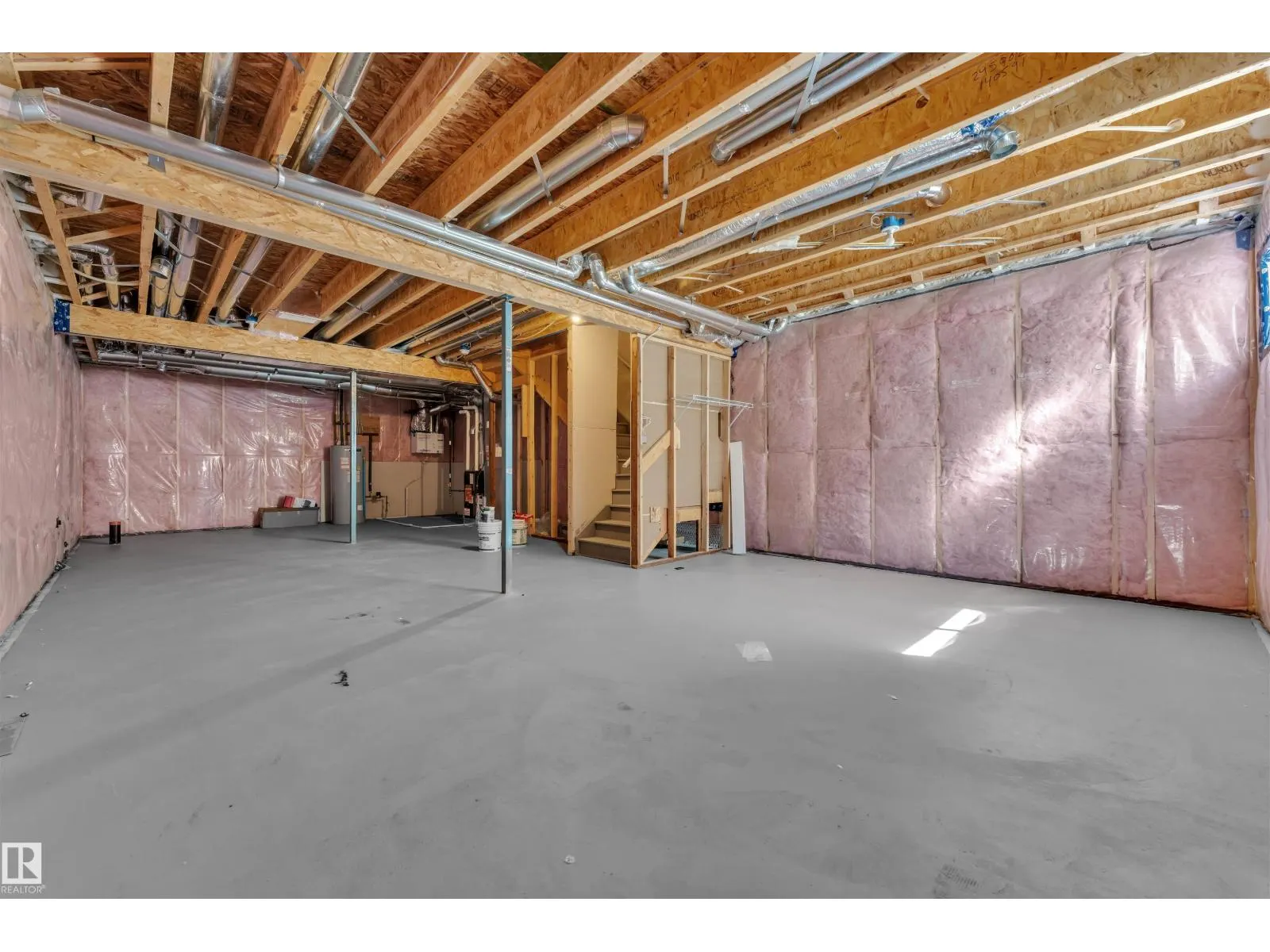 611 31 AV NW