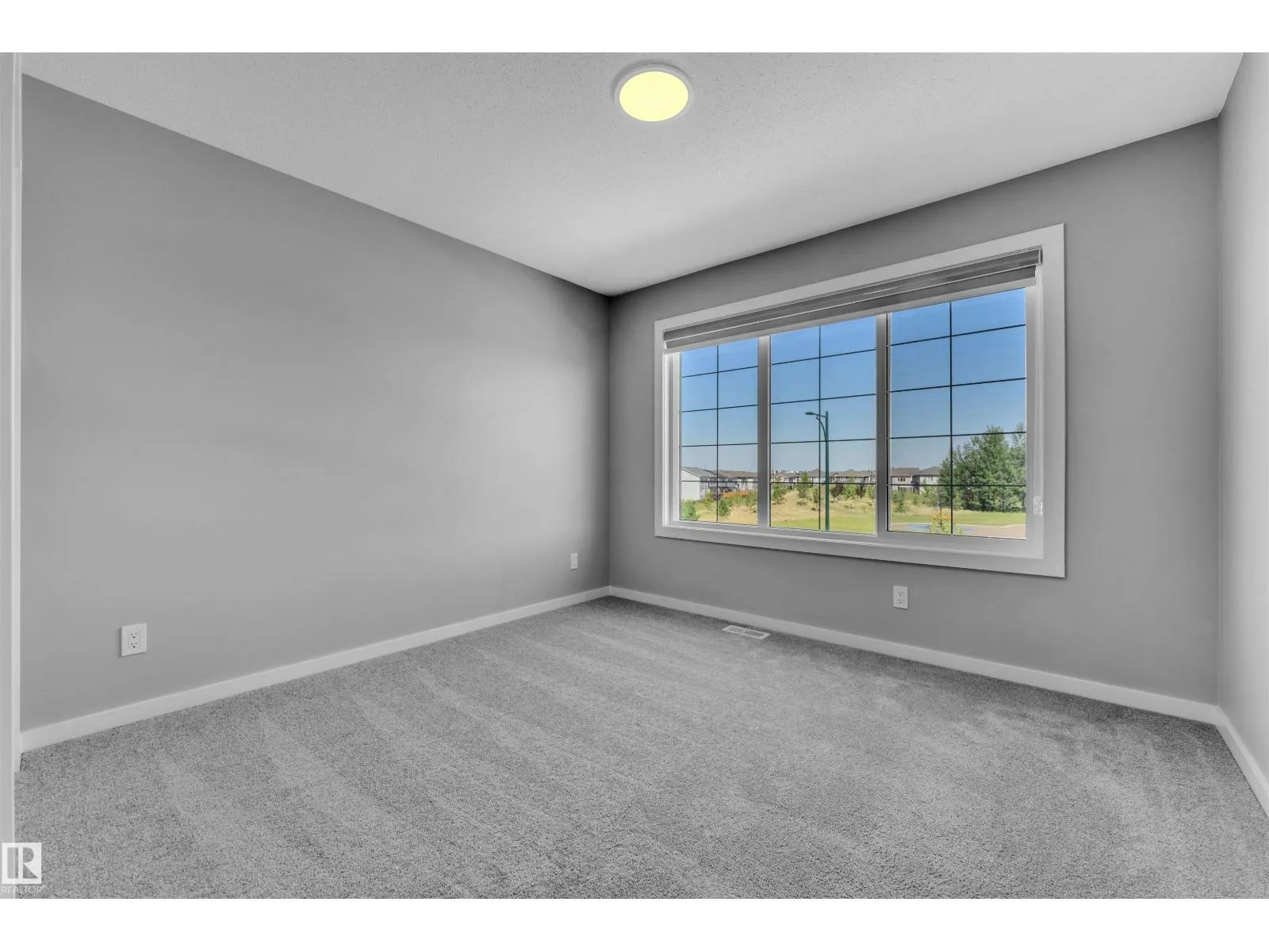 611 31 AV NW