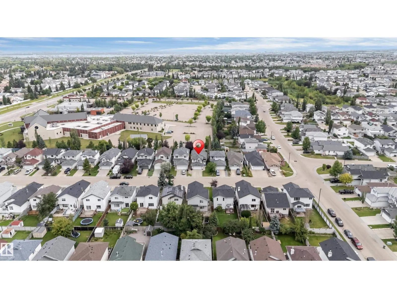 3320 27 AV NW