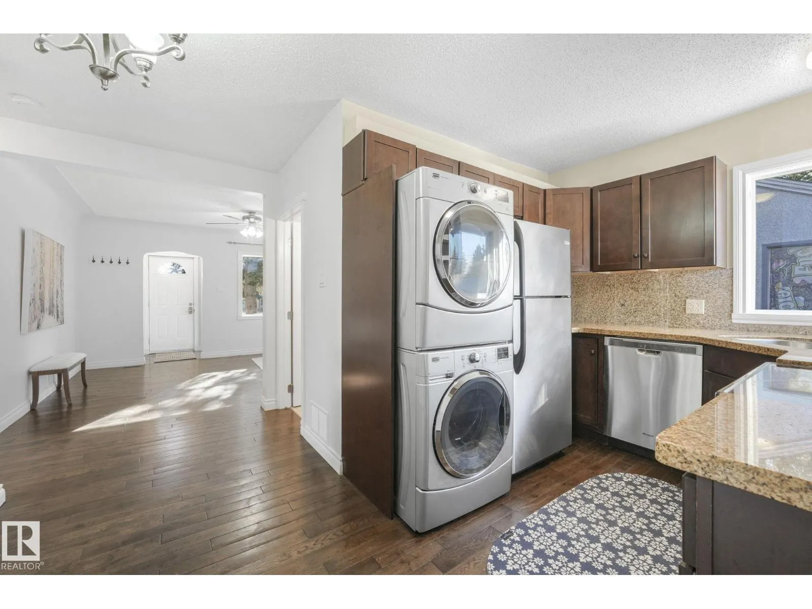 10622 61 AV NW