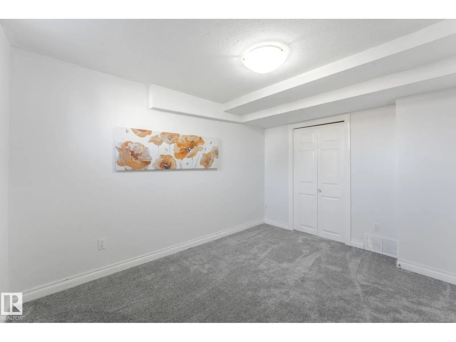 10622 61 AV NW