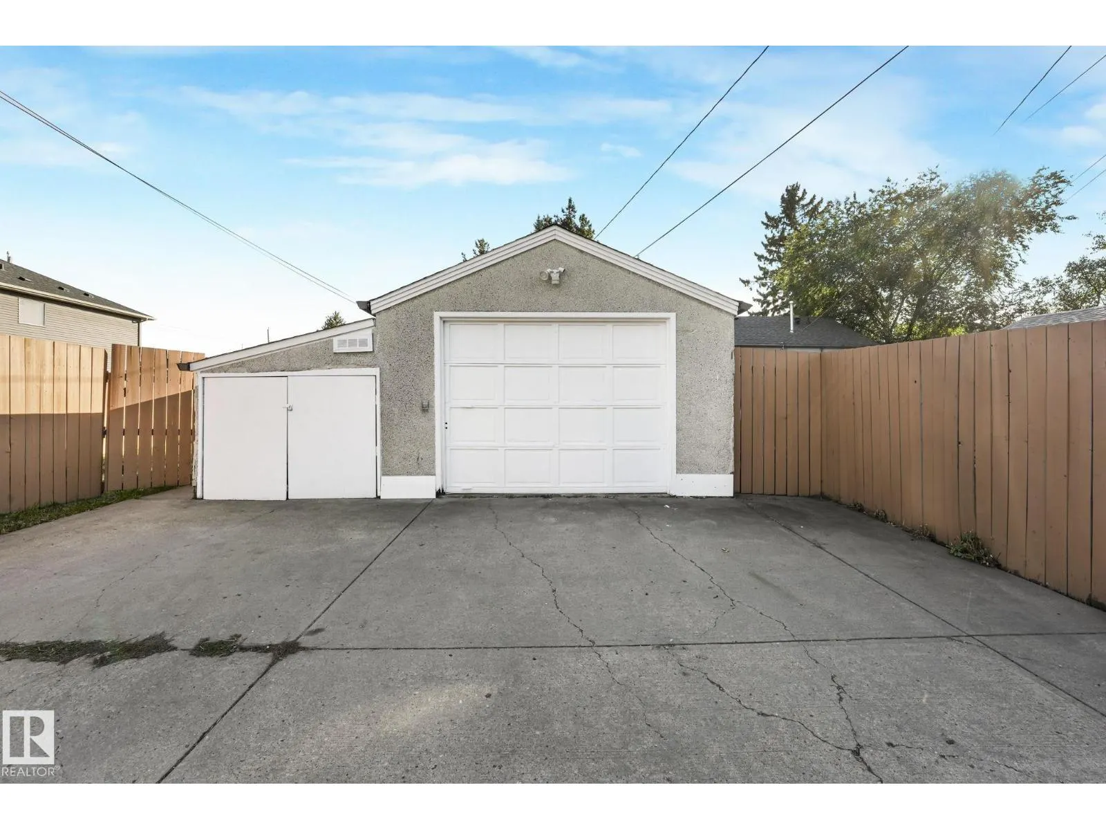 10622 61 AV NW