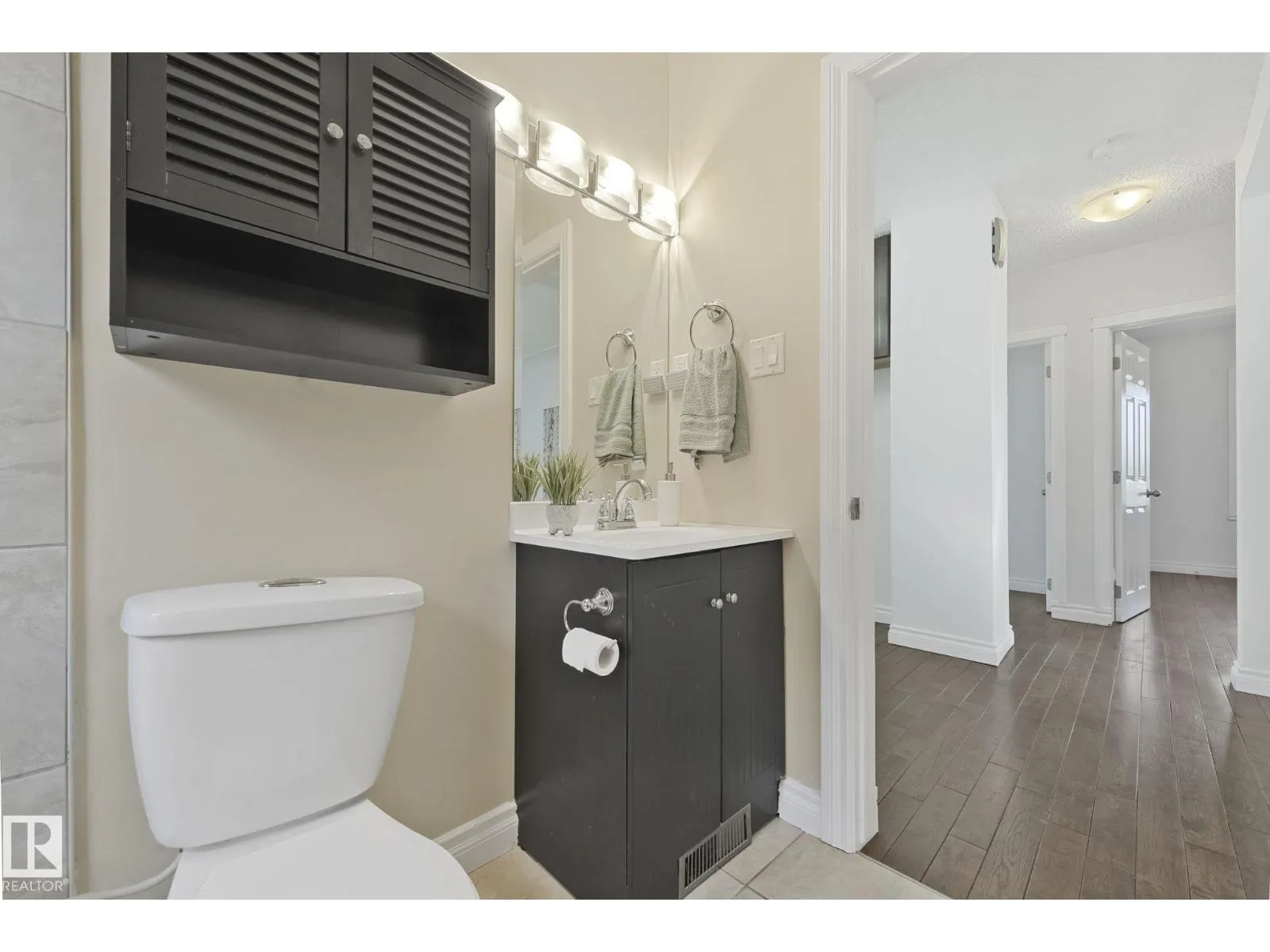 10622 61 AV NW