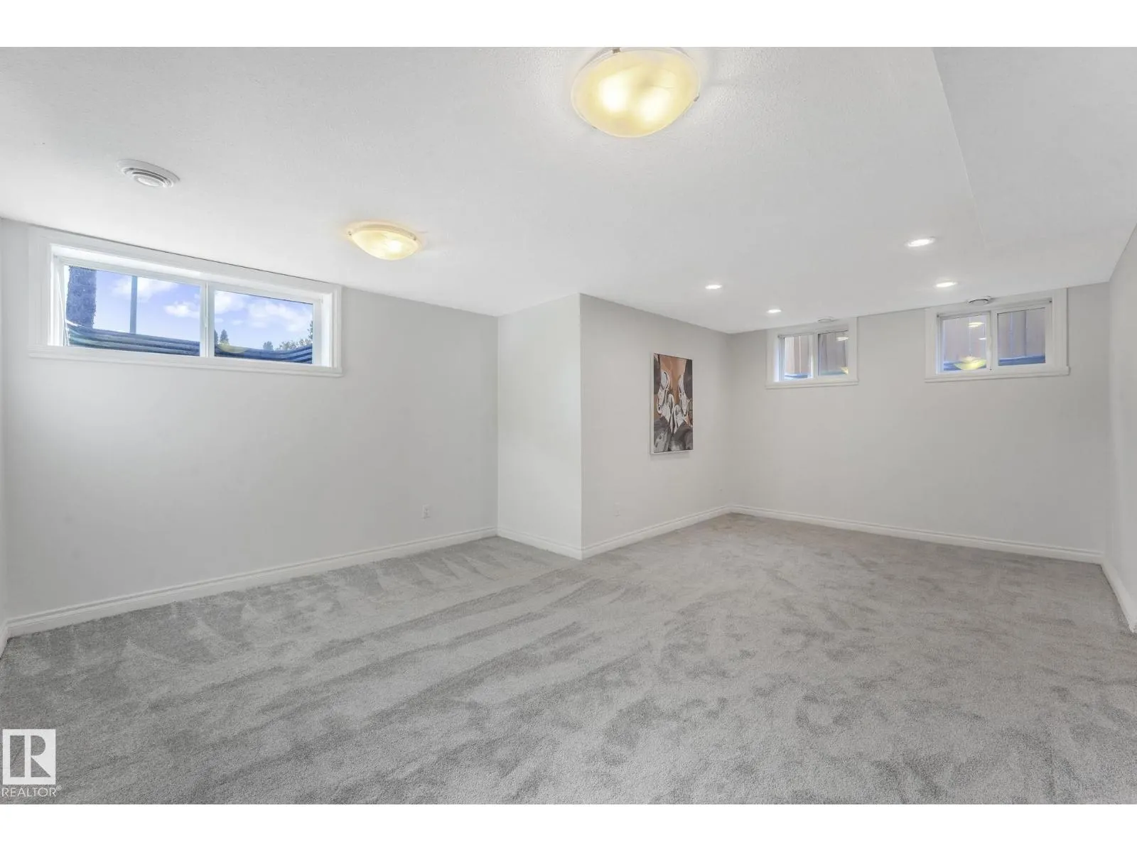 10622 61 AV NW