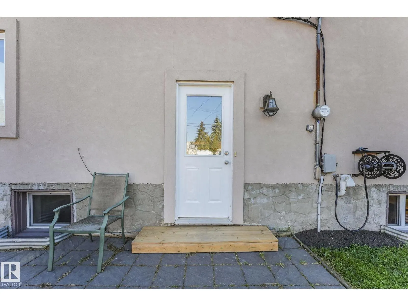 10622 61 AV NW