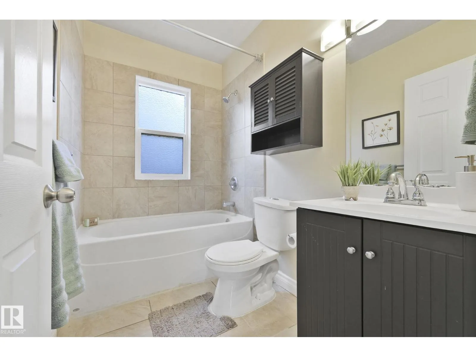 10622 61 AV NW
