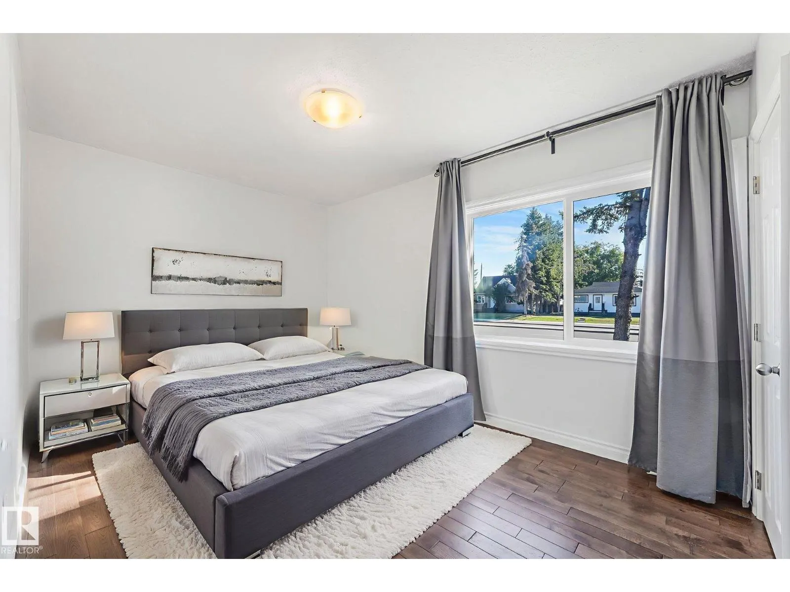 10622 61 AV NW